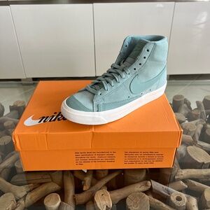 NIKE W BLAZER MID PREMIUM Mineral Sail High Top Sneakers
